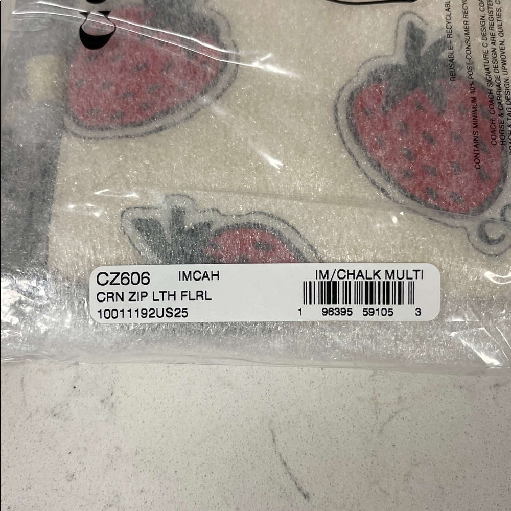 Coach Small Wristlet With Strawberry Print NWT CT892 - Picture 5 of 17